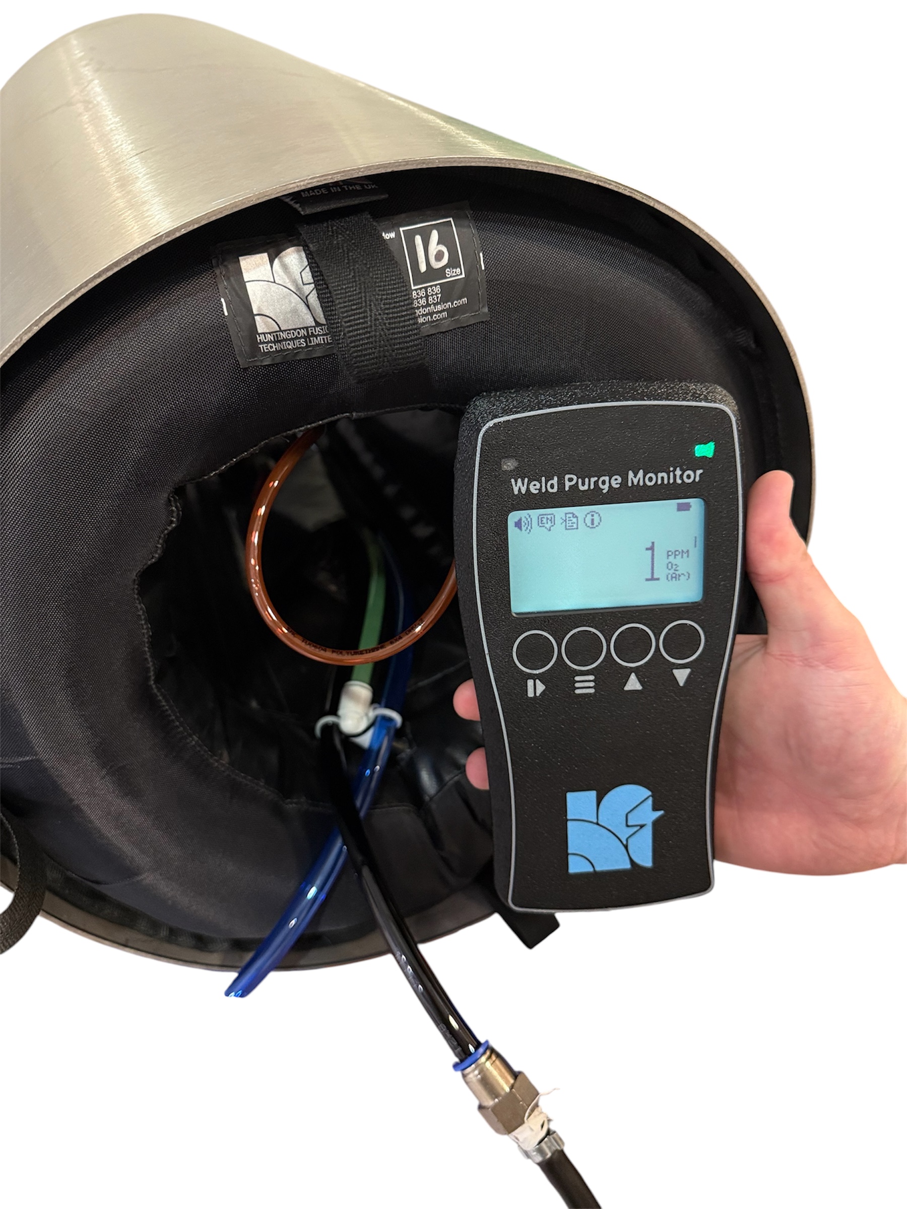 Weld purge monitor displaying oxygen levels in pipe.