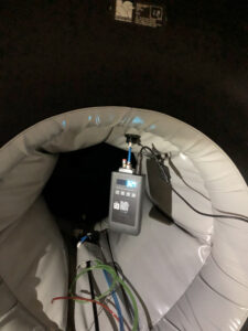 Weld purge monitor inside inflatable pipe plug.